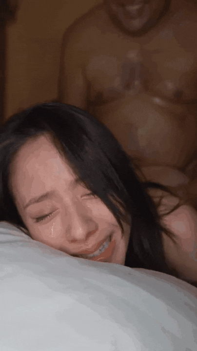 AI短剧《王一晨你混蛋》老公欠债，竟把媳妇给讨债人睡 可怜的少妇面对 又臭又老的3根 动漫视频 PC端 预览图