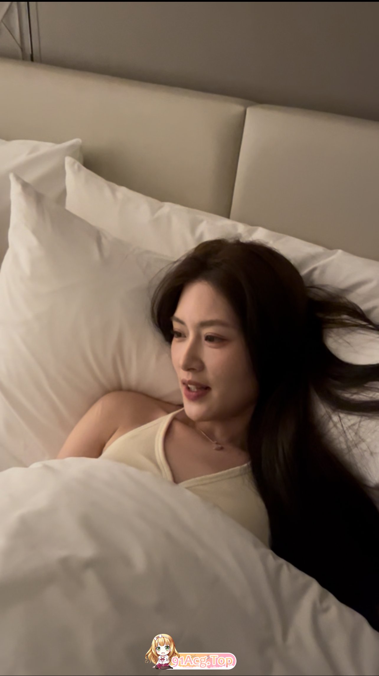 长发美女穿米色吊带+豹纹半裙被单男从后面掀裙直插 动漫视频 PC端 预览图